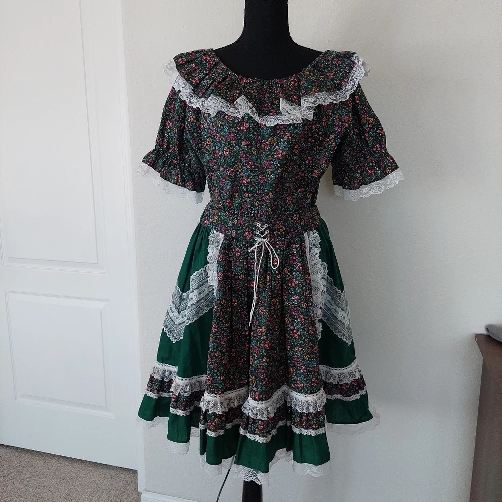 Fun & Fancy Originals Green Floral Squared Dance Skirt Set Size Meduim